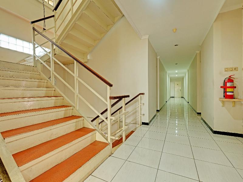 Super OYO 389 Sky Guesthouse - Lobi