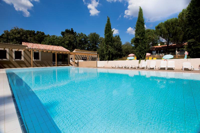 Club Domaine Chateau Laval - Havuz
