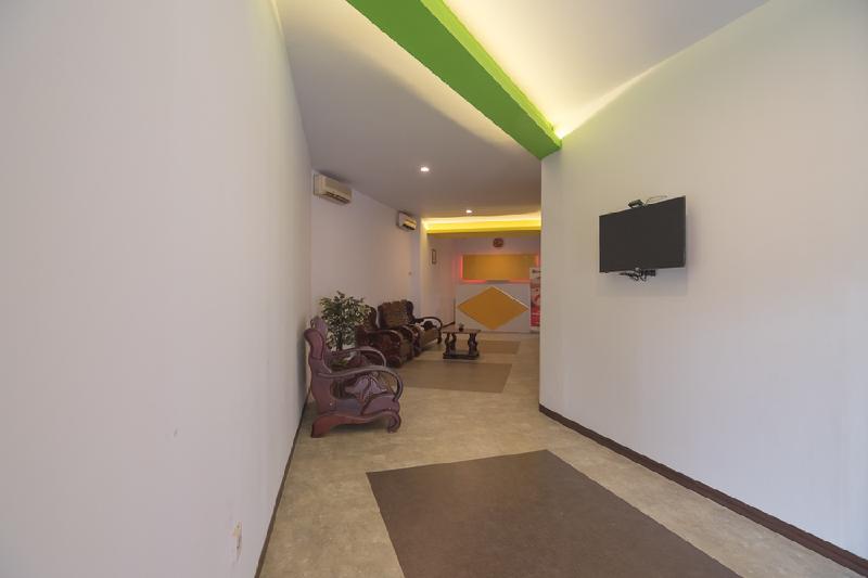 RedDoorz near ITC Mangga Dua - Lobi