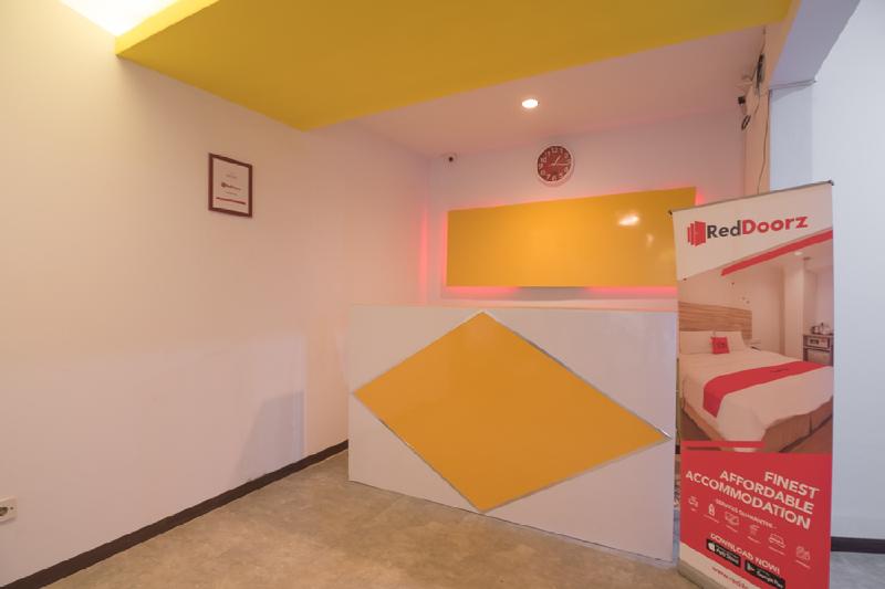 RedDoorz near ITC Mangga Dua - Lobi