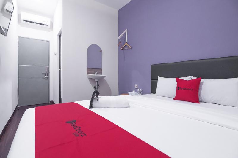 RedDoorz near ITC Mangga Dua - Oda