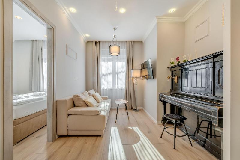 Piano Suites - Oda