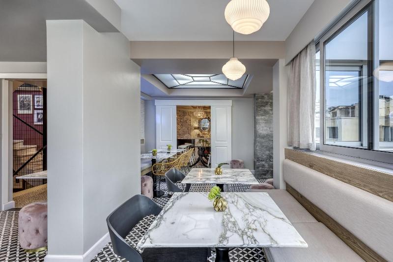 The Pinnacle Athens - Lobi