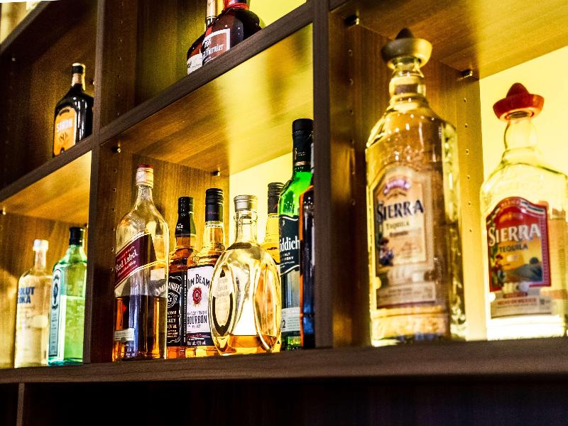 Best Western Plus Royal Suites - Bar