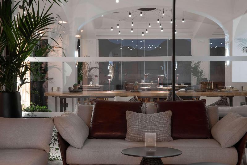 Sulia House Porto Rotondo, Curio Collection by Hi - Bar