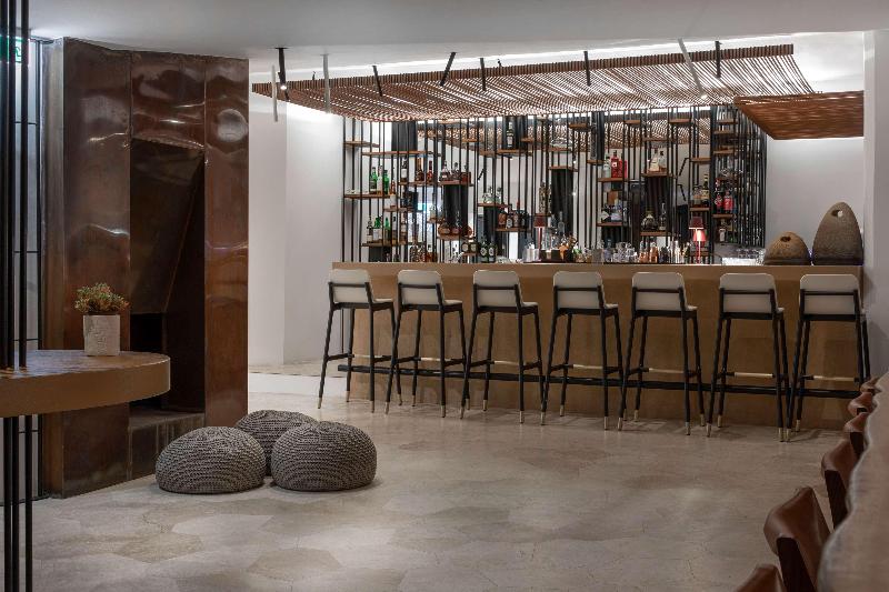 Sulia House Porto Rotondo, Curio Collection by Hi - Bar