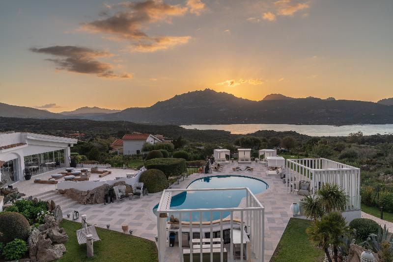 Sulia House Porto Rotondo, Curio Collection by Hi - Genel