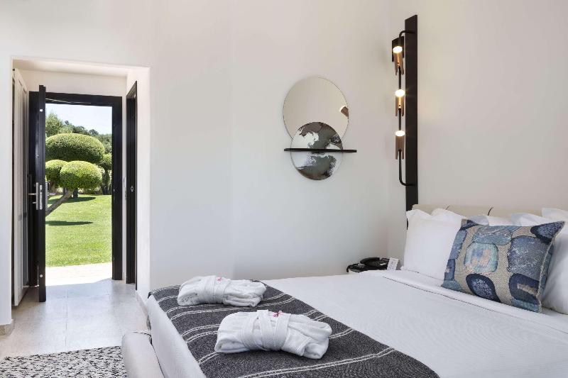 Sulia House Porto Rotondo, Curio Collection by Hi - Oda