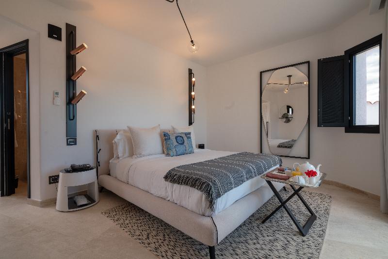 Sulia House Porto Rotondo, Curio Collection by Hi - Oda