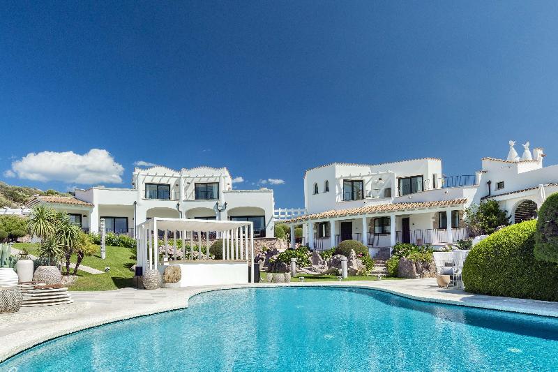 Sulia House Porto Rotondo, Curio Collection by Hi - Havuz