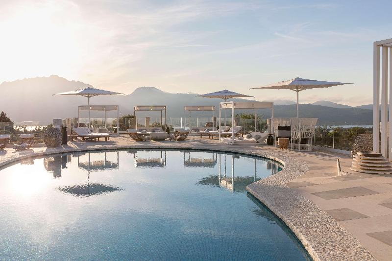 Sulia House Porto Rotondo, Curio Collection by Hi - Havuz