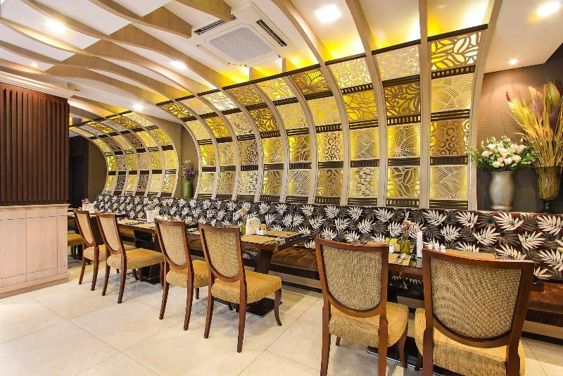 Rimnaam Klangchan Hotel - Restoran