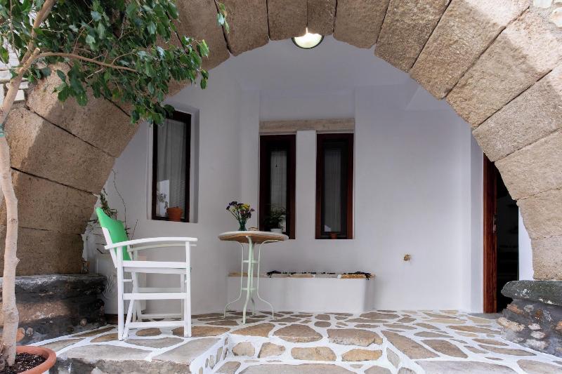 Arco Naxos Luxury Apartments - Oda