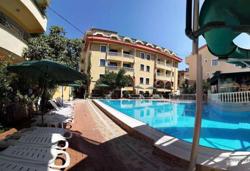 Maxwell Holiday Club - Genel