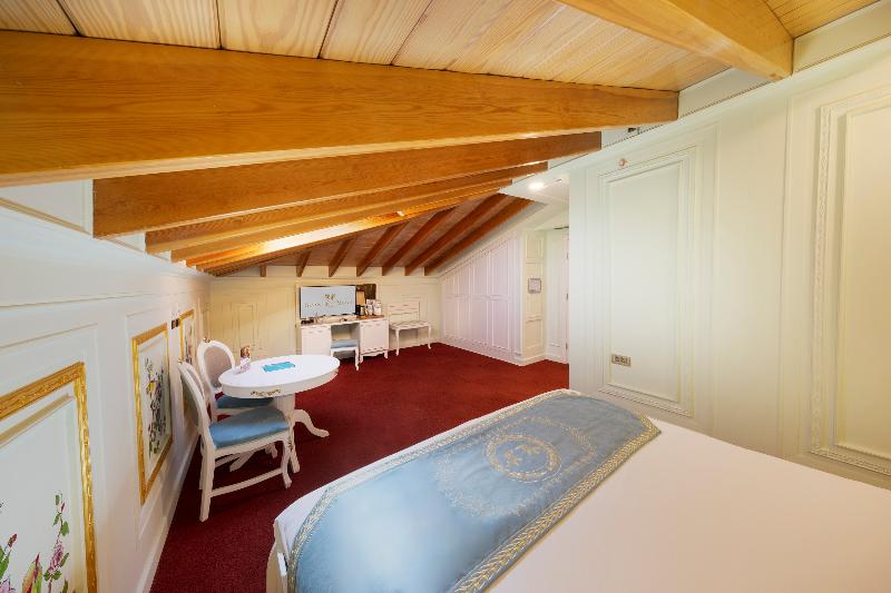 Seven Hills Palace & Spa - Oda