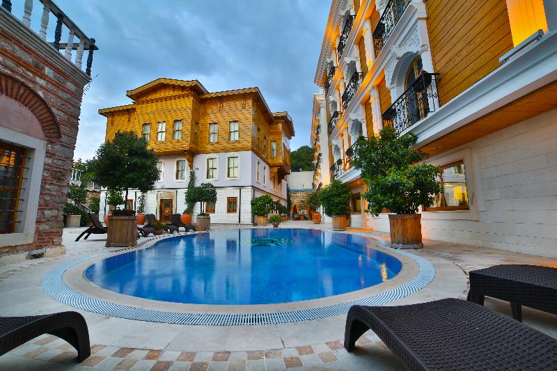 Seven Hills Palace & Spa - Havuz