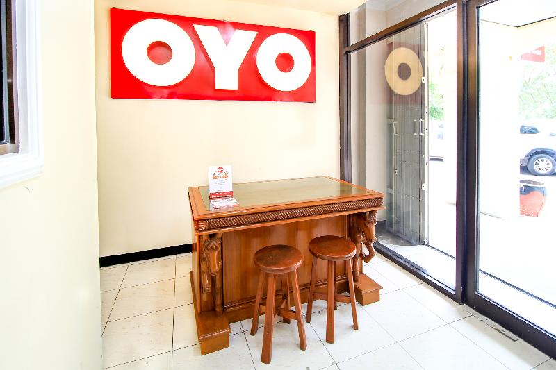 Super OYO 217 A1 Hotel - Lobi