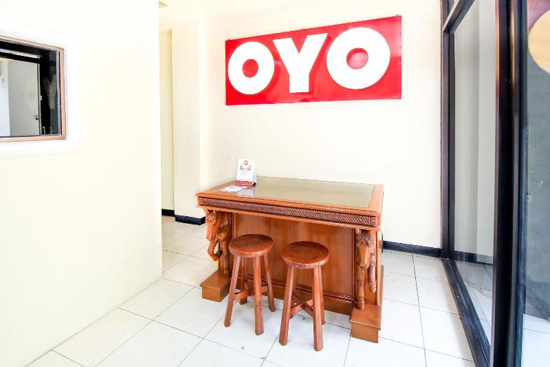Super OYO 217 A1 Hotel - Lobi