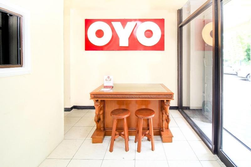 Super OYO 217 A1 Hotel - Lobi