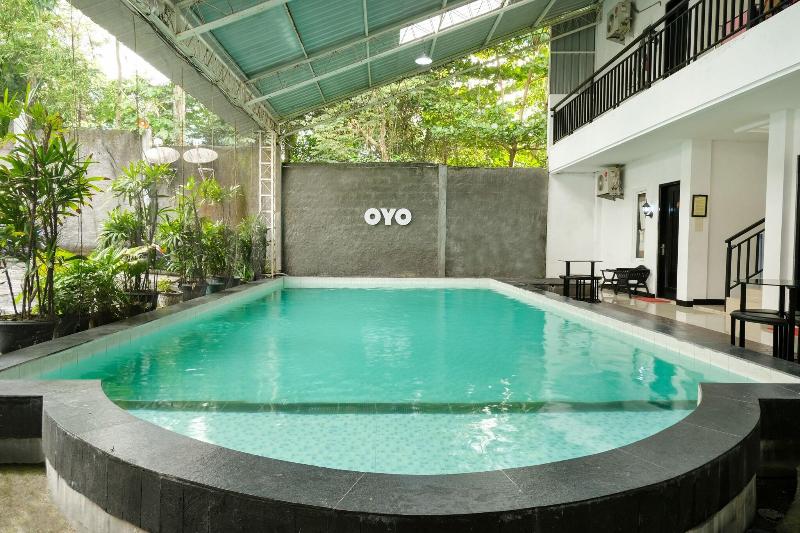 OYO 409 Pondok Helomi - Havuz