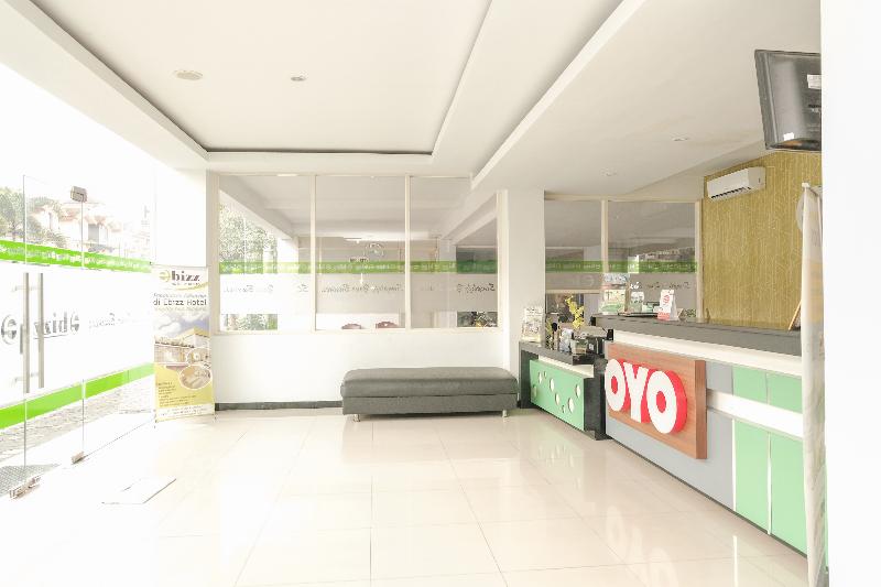 Ebizz Hotel - Lobi