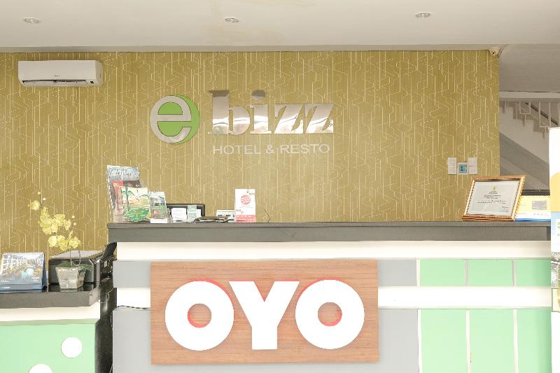 Ebizz Hotel - Lobi