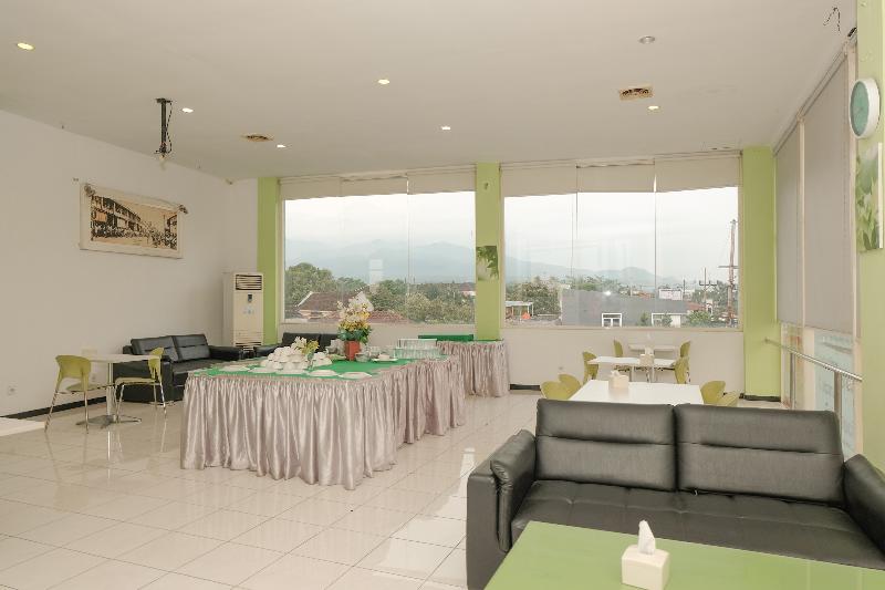 Ebizz Hotel - Lobi