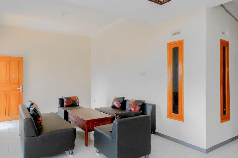 OYO 605 Queen Homestay - Lobi