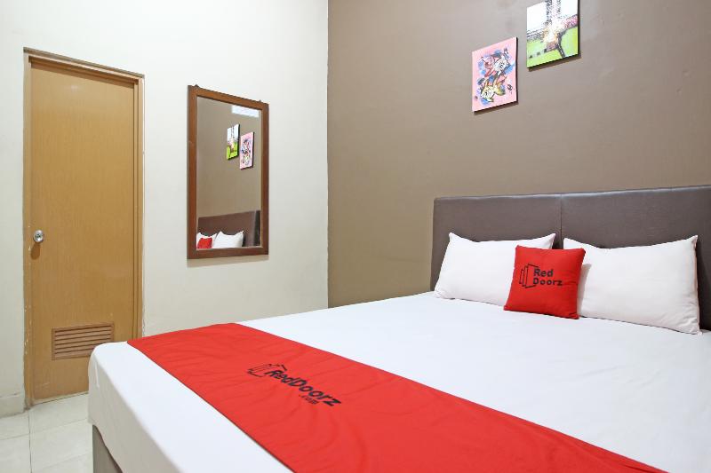 RedDoorz near Pojok Beteng Prawirotaman - Oda