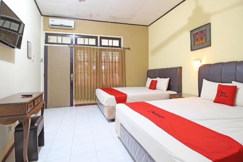 RedDoorz near Pojok Beteng Prawirotaman - Oda