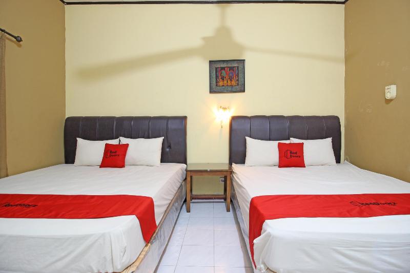 RedDoorz near Pojok Beteng Prawirotaman - Oda