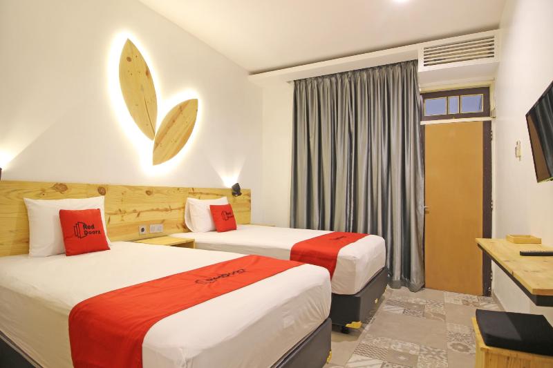 RedDoorz near Pojok Beteng Prawirotaman - Oda