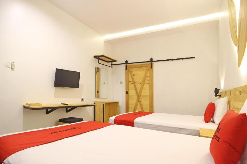 RedDoorz near Pojok Beteng Prawirotaman - Oda