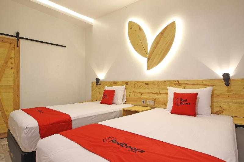 RedDoorz near Pojok Beteng Prawirotaman - Oda