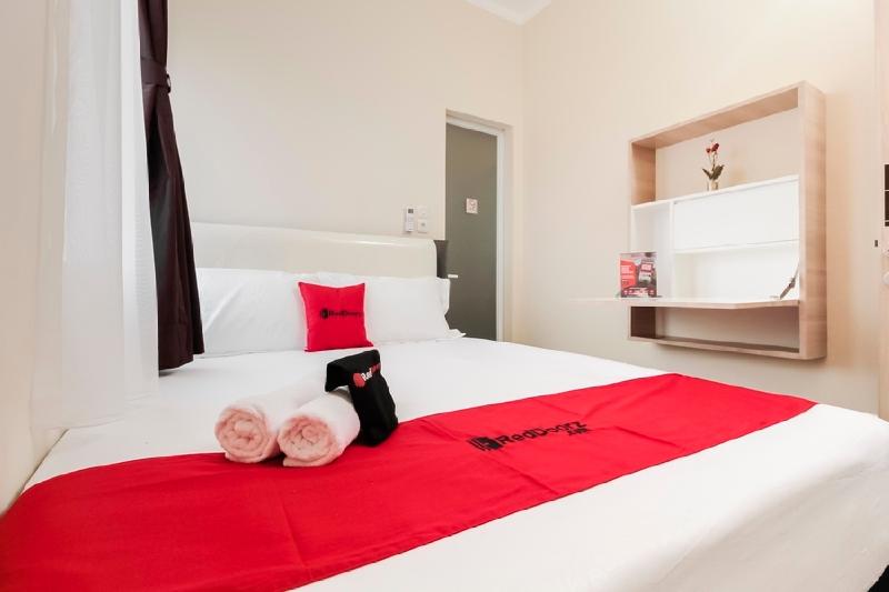 RedDoorz Near Soekarno Hatta Airport - Oda