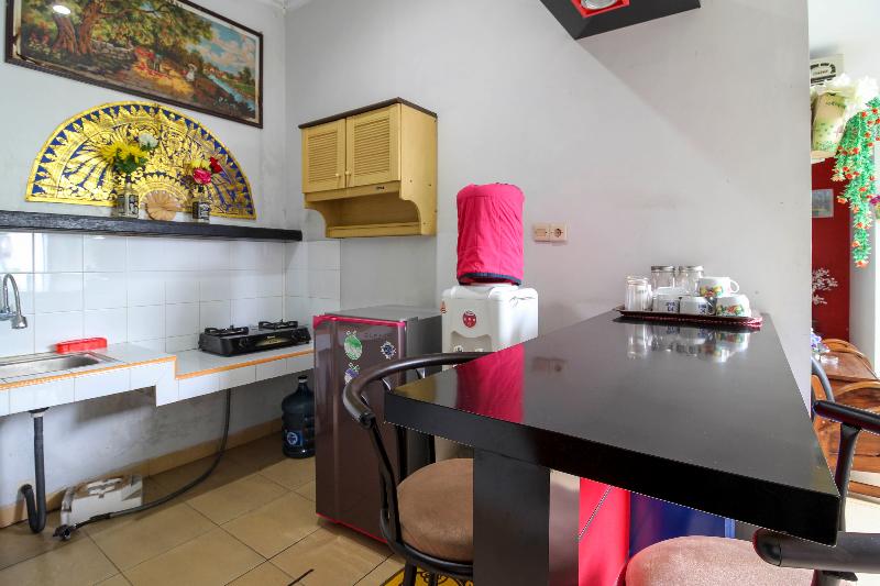 RedDoorz Plus near Hartono Mall - Lobi