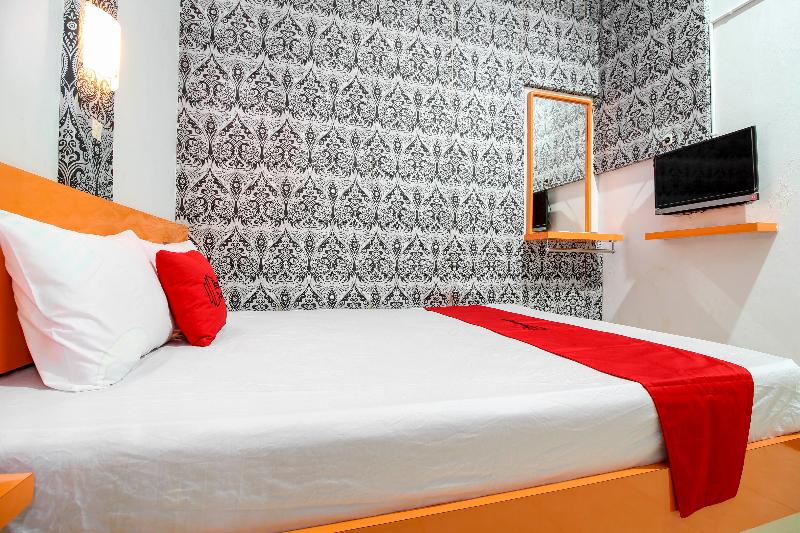 RedDoorz Plus near Hartono Mall - Oda