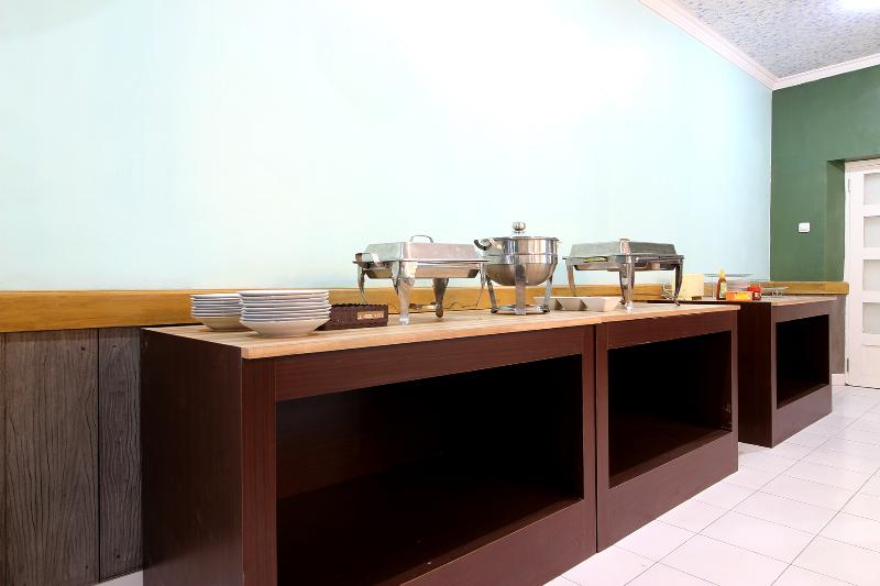 RedDoorz Plus Syariah near Lempuyangan Station 3 - Lobi