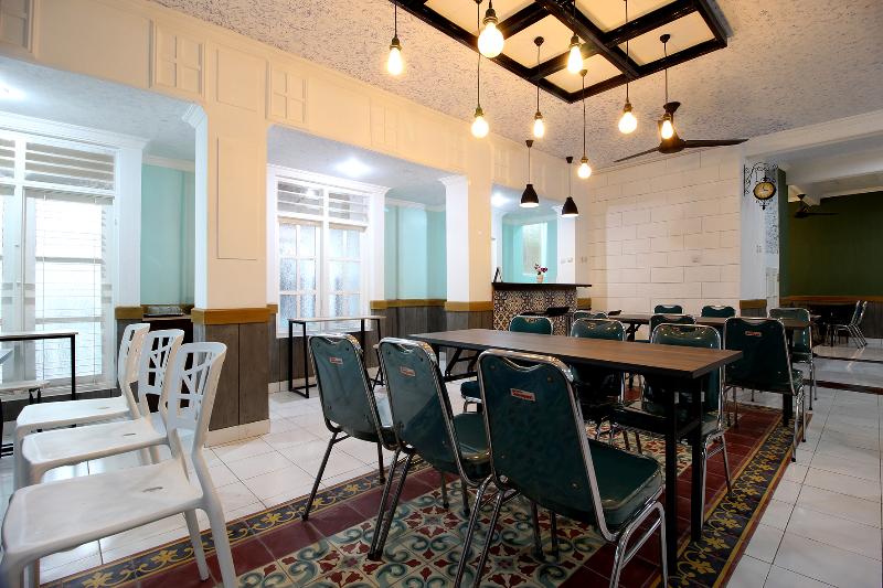 RedDoorz Plus Syariah near Lempuyangan Station 3 - Lobi