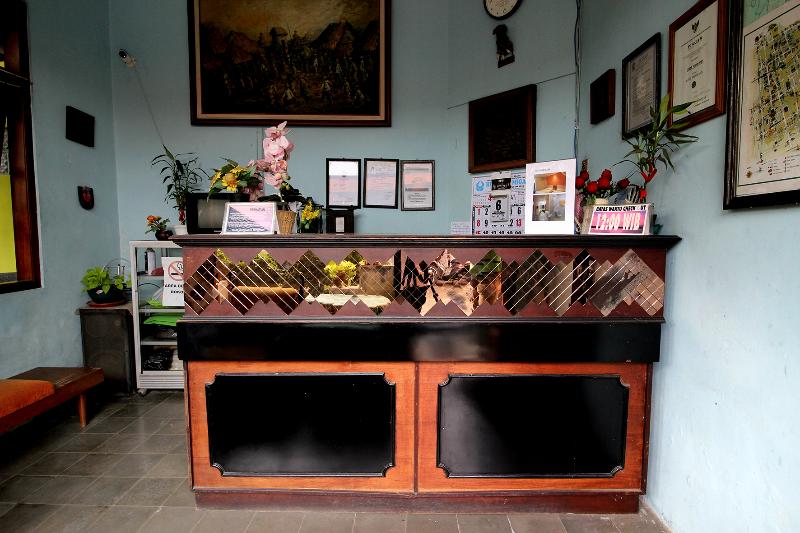 RedDoorz Plus Syariah near Lempuyangan Station 3 - Lobi