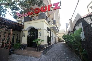 RedDoorz Plus near STIE YKPN fotoÄŸrafÄ±