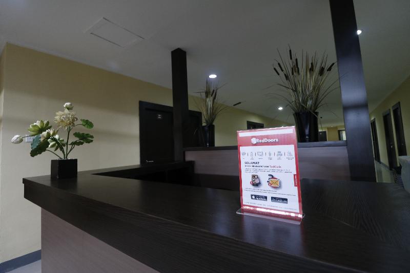 RedDoorz near ITC Cempaka Mas - Lobi
