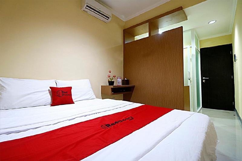 RedDoorz near ITC Cempaka Mas - Oda