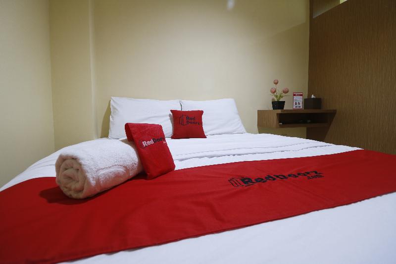 RedDoorz near ITC Cempaka Mas - Oda