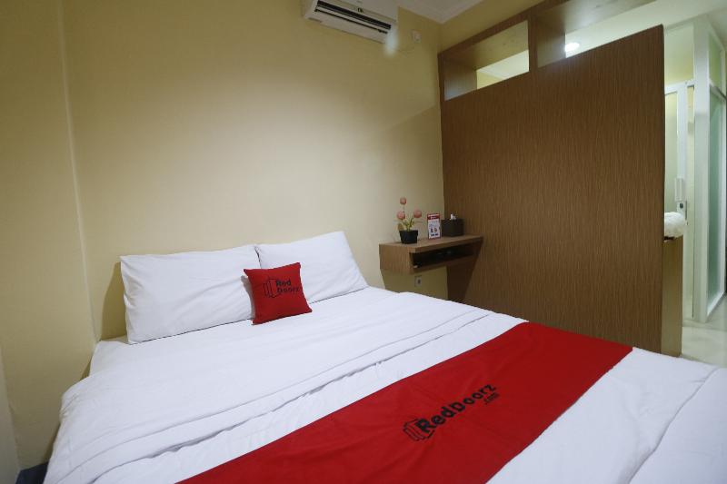 RedDoorz near ITC Cempaka Mas - Oda