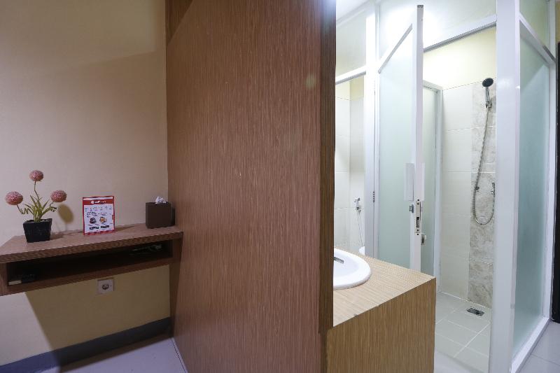 RedDoorz near ITC Cempaka Mas - Oda
