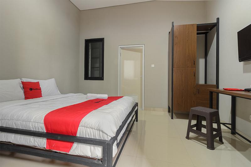 RedDoorz near Puri Indah Mall - Genel
