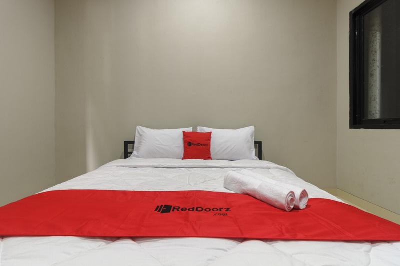 RedDoorz near Puri Indah Mall - Genel