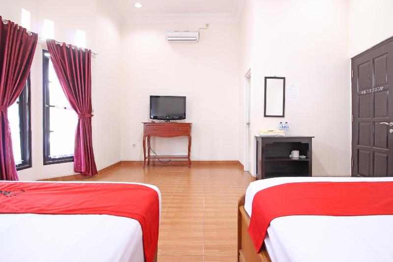 RedDoorz near UMY Yogyakarta - Oda