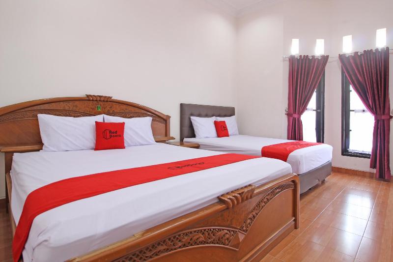RedDoorz near UMY Yogyakarta - Oda